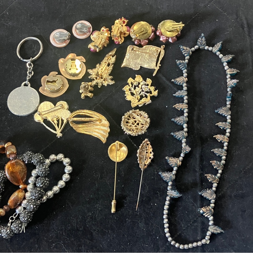 Vintage & Modern Costume Jewelry Lot Signed Hong Kong Trifari Pastelli - Picture 7 of 16